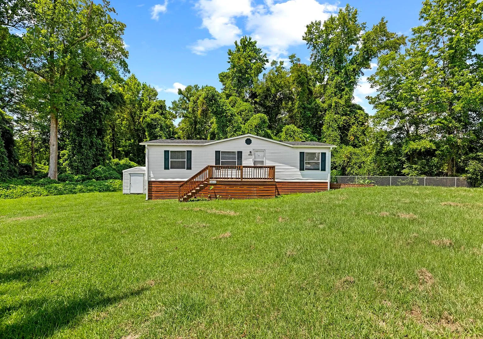 Available now! 3 bedroom — Photo 1