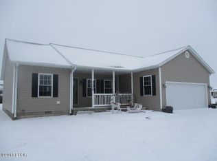 1100 W 4th St, Flora, IL 62839