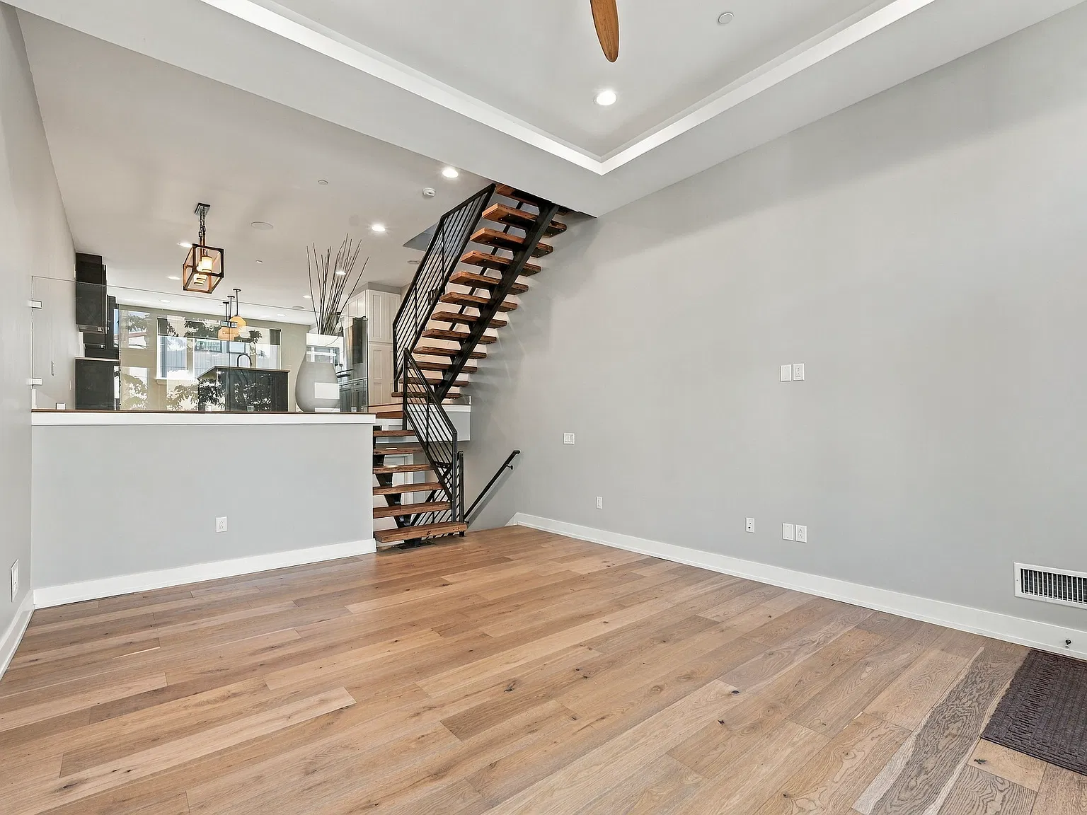 3 bed, 2700 sqft, $4,700 — Photo 3