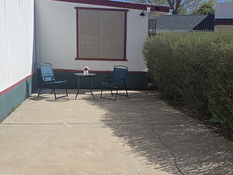 2260 E Hearne Ave #B — Photo 7
