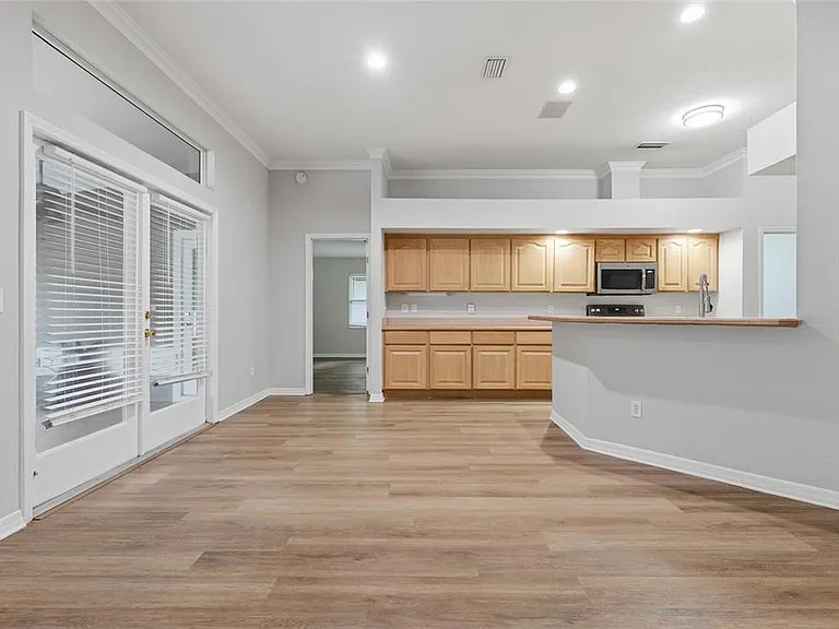 1111 SW 80th Dr — Photo 5