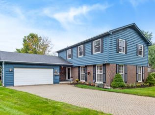 206 Hamilton Ln, Wheaton, IL 60189