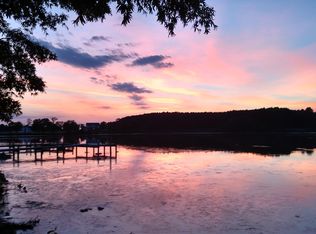 128 N Lake Dr, Stevensville, MD