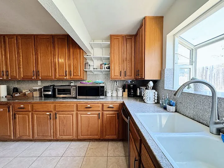 1724 Luxton St — Photo 21
