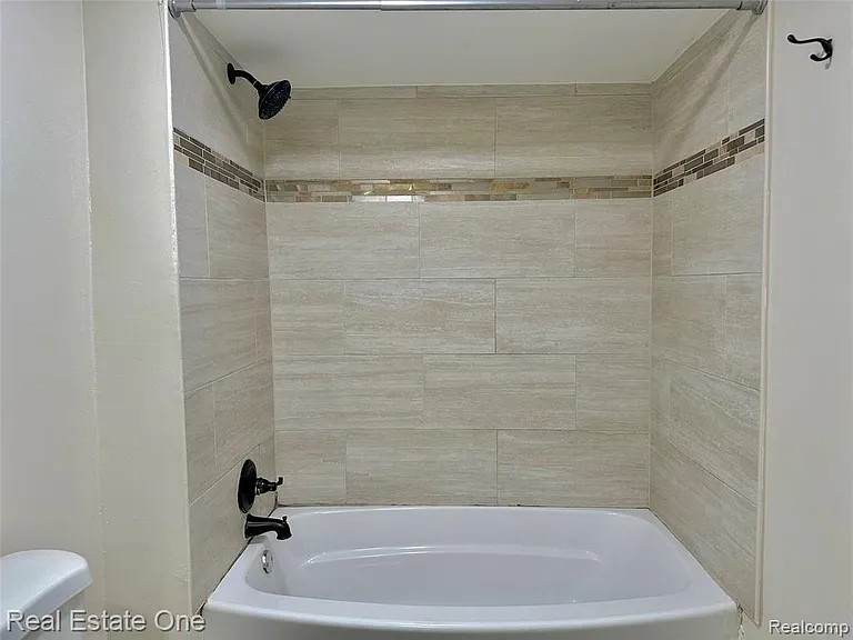 26950 Rochelle St — Photo 11