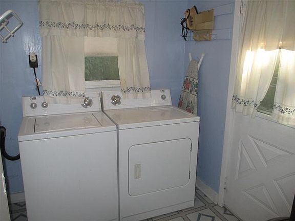 4th image of 49 Fonda Ave