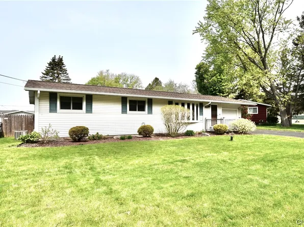 125 Cranberry Dr, Liverpool, NY 13088