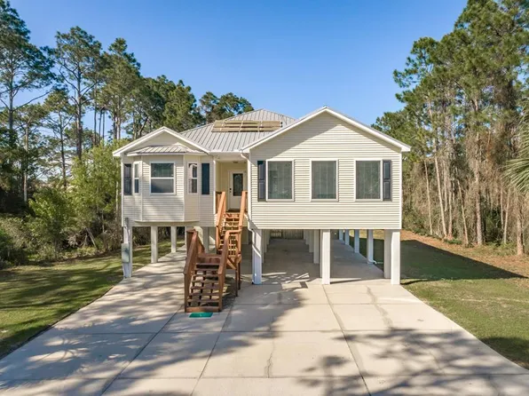 1100 Owens Ave, Carrabelle, FL 32322