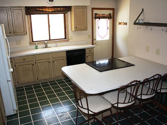 Enjoy breakfast at the bar.