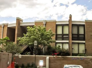 1650A Chimney House Rd, Reston, VA 20190