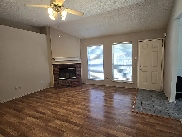 8028 Clear Brook Cir — Photo 16