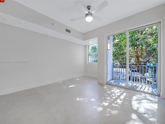 4th image of 1536 NW 15th Ave #103