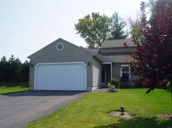 124 Slindes Woods Cir, North Syracuse, NY 13212