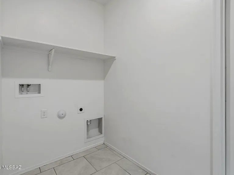 2557 E Calle Joya De Ventura — Photo 4
