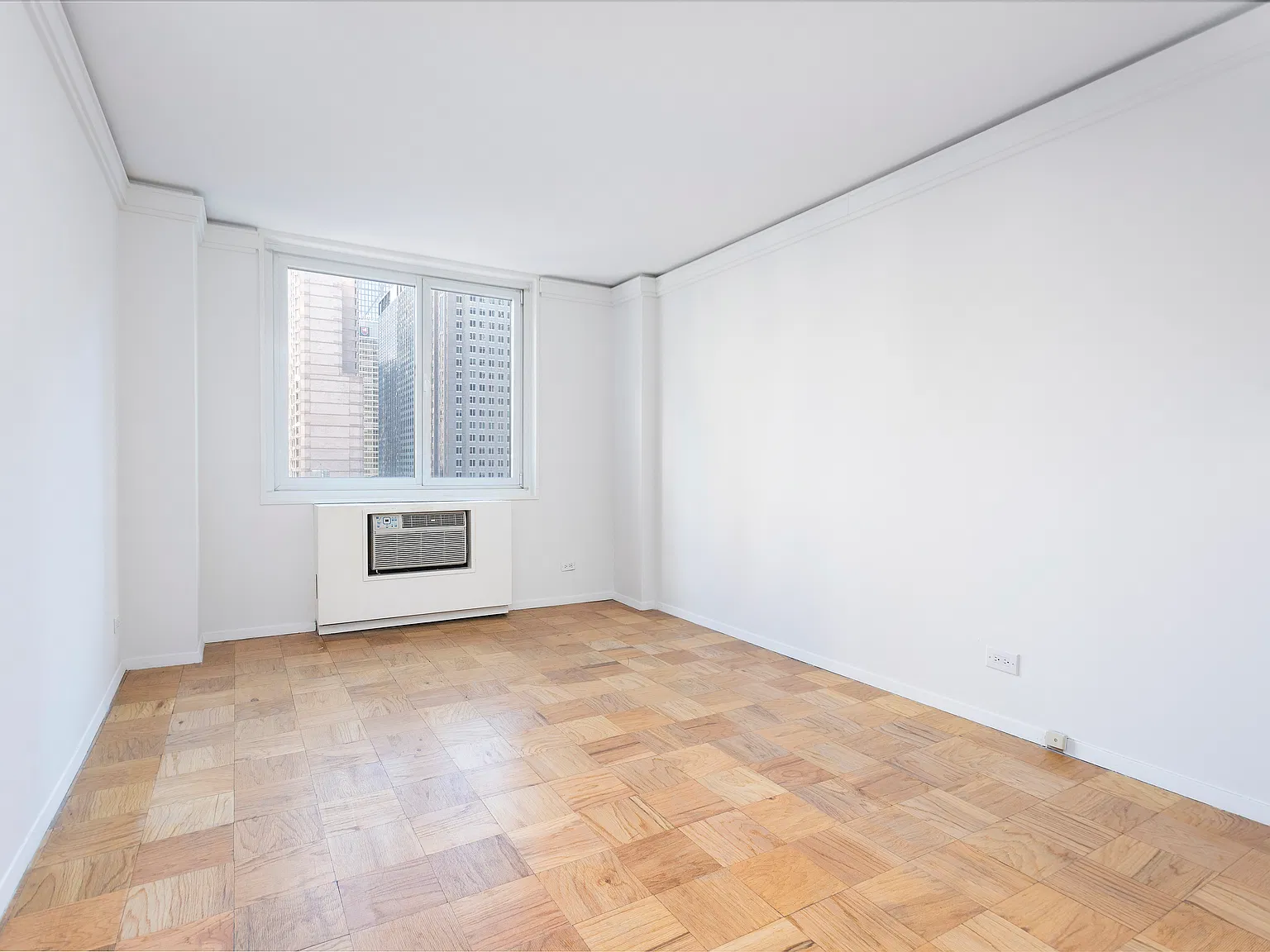 230 W 55th St — Photo 2