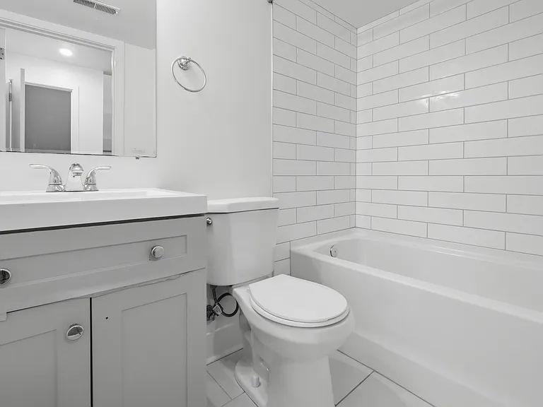 6036 Market St #1C — Photo 10