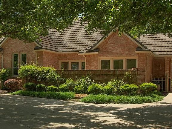 2nd image of 4700 Melrose Park Ct