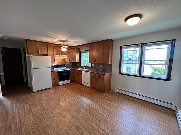 3rd image of 500 Farmington Ave #2