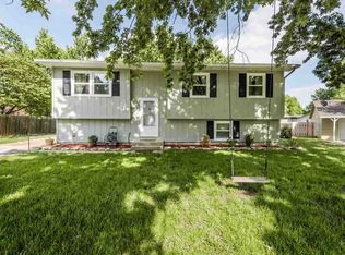 104 Warnow Cir, Wamego, KS 66547