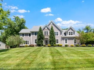 24 Claire Dr, Bridgewater Twp., NJ 08807