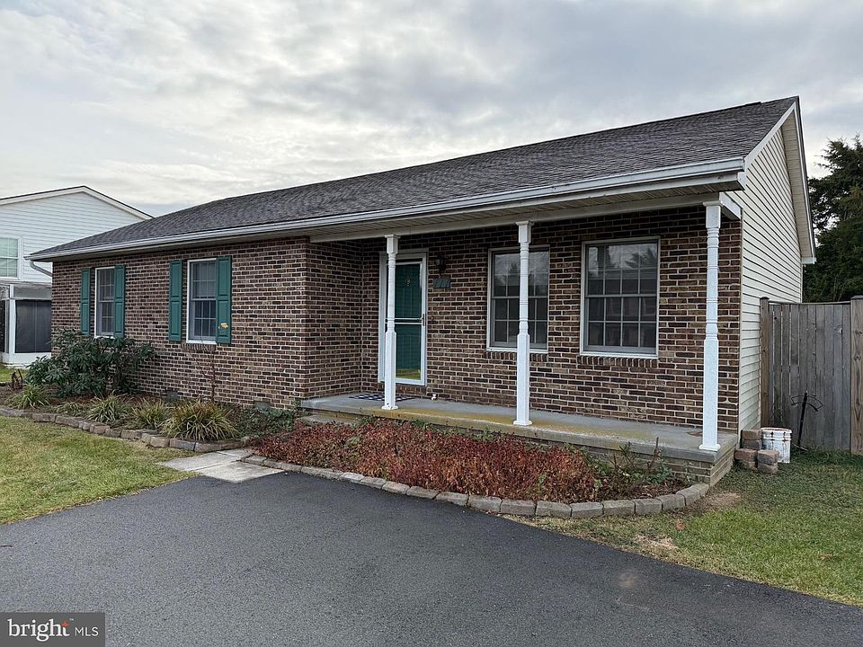 1st image of 111 Meadowview Ct
