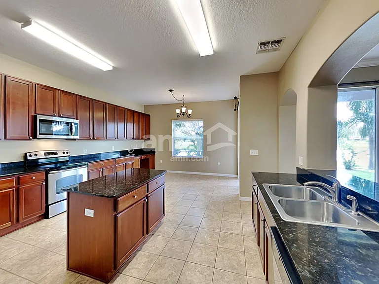 3247 Chessington Dr — Photo 3