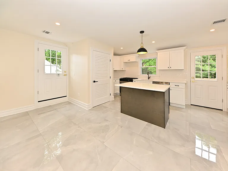 190 Madison Ave #2 — Photo 2