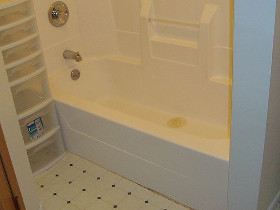 Tub/shower combination