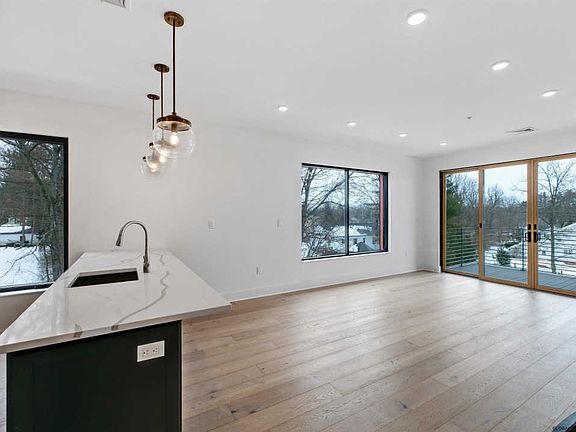 4th image of 116 West Ave #407
