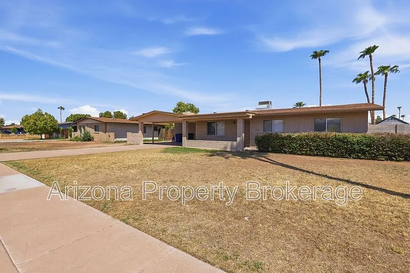 3 bed, 2.0 bath, 1584 sqft, $2,200 — Photo 2