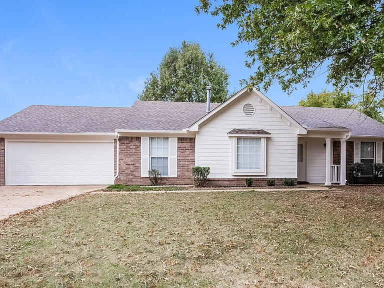 7163 Windsor Dr — Photo 3