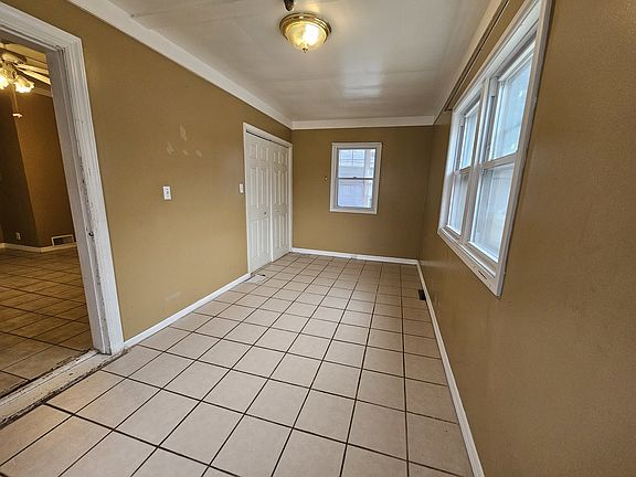 5th image of 214 Franklin St