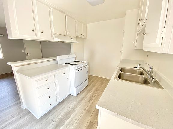 5th image of 3339 S Canfield Ave APT 211
