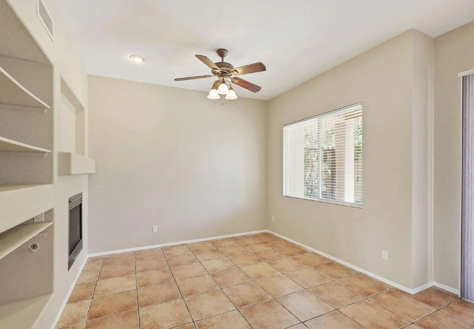 3 bed, 2.0 bath, 1717 sqft, $1,995 — Photo 2