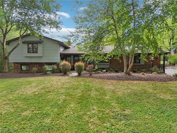 13932 Fox Hollow Dr, Novelty, OH 44072