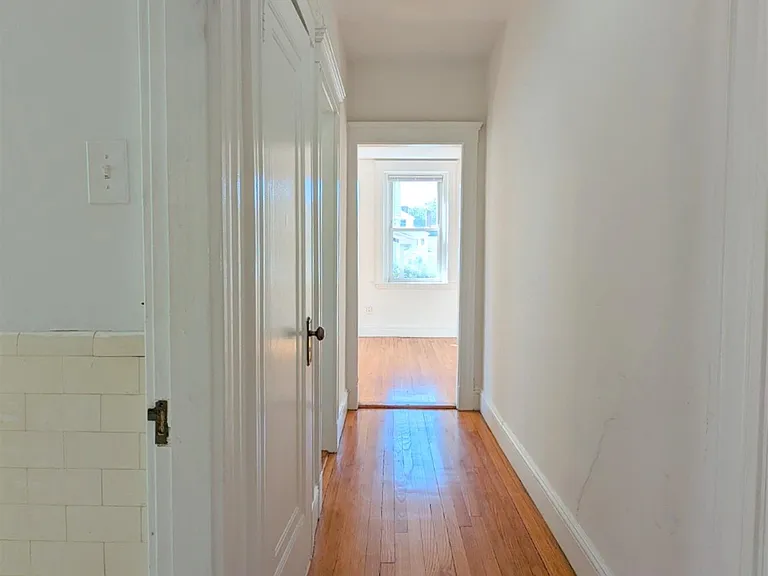 172 Maple St — Photo 3