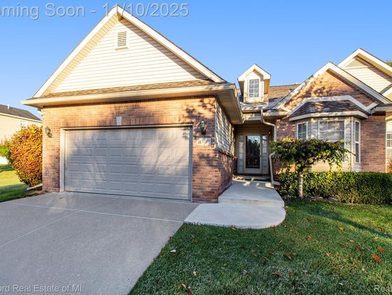 59572 Twin Pines Dr, New Hudson, MI 48165
