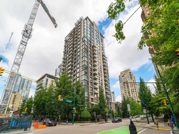 1295 Richards St #304, Vancouver, BC V6B 1B7