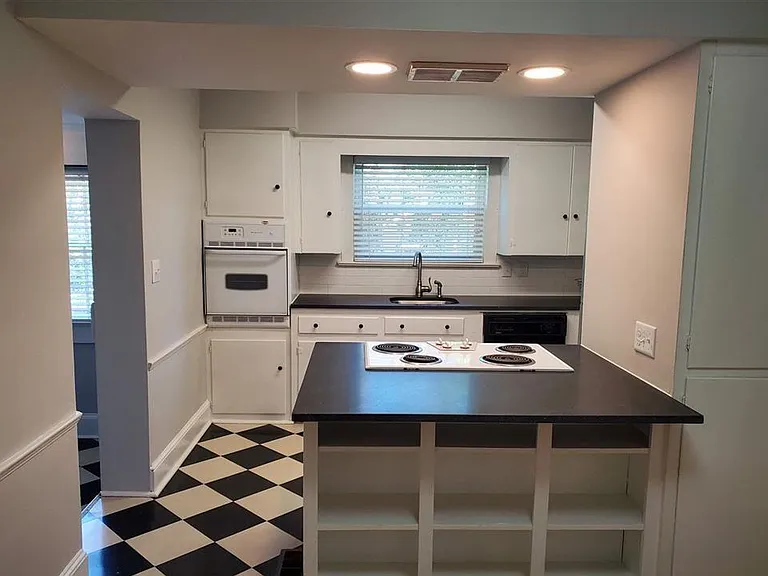 516 Kirby St #A — Photo 5