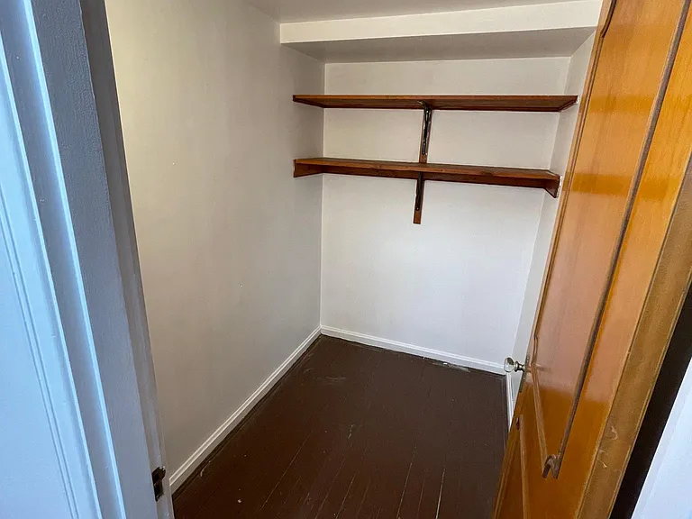 877 Ludlow Ave #4 — Photo 24