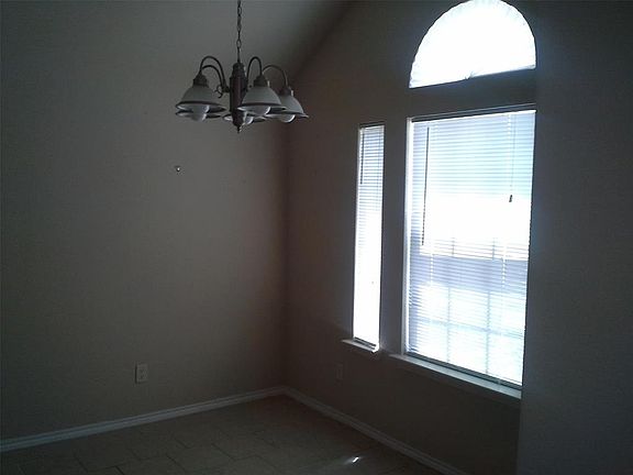 5th image of 925 Bens Dr