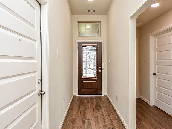 5th image of 18819 Oakland Manor