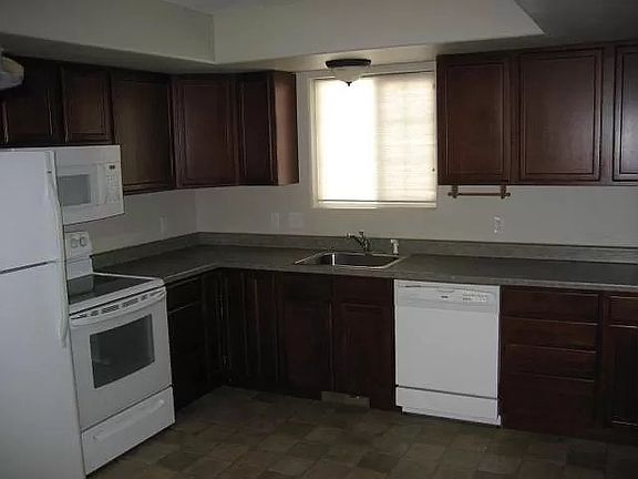 3rd image of 726 Marion St