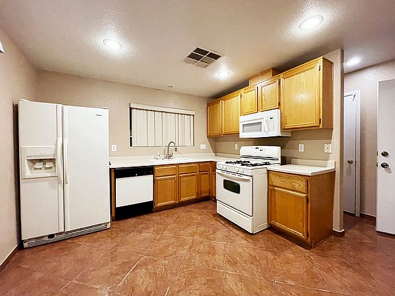 5th image of 1259 Black Cherry St #1