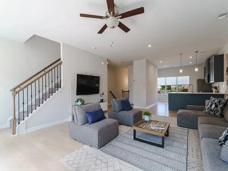 2623 Hedgeway Cir — Photo 13