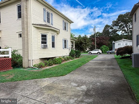 4th image of 15 Elm Ave
