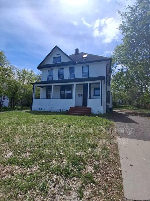 6 bed, 2.0 bath, 1854 sqft, $2,349 — Photo 1
