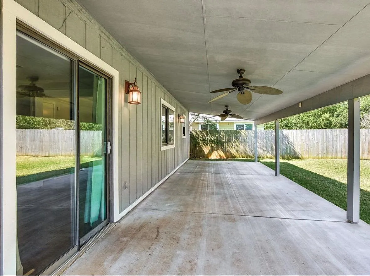 3 bed, 2.5 bath, 1422 sqft, $2,450 — Photo 4