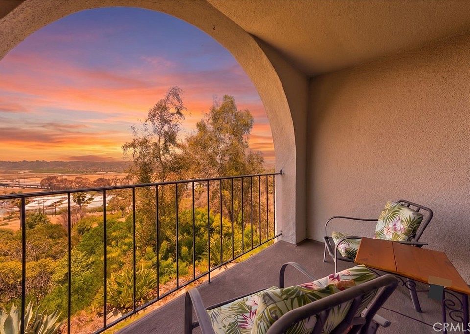 1st image of 3612 Vista Bella Unit 5