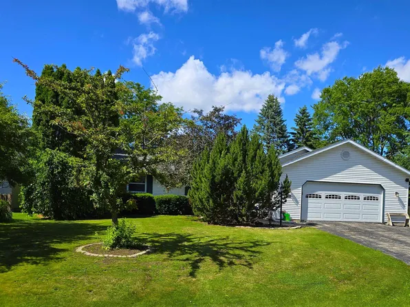 1430 Silverwood Ln, Neenah, WI 54956